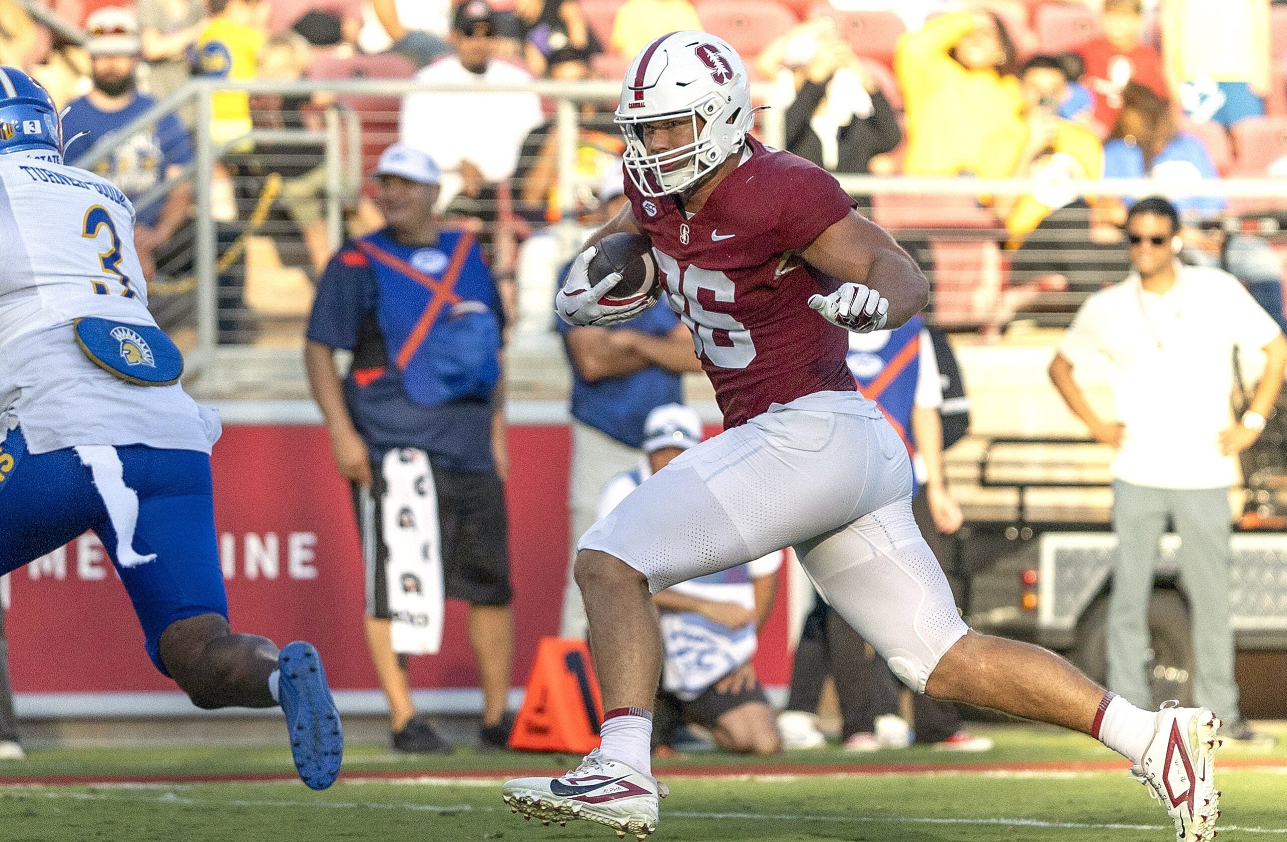 Sep 27, 2025; Stanford, California, USA; Stanford Cardinal tight end Sam Roush (86) runs for a touchdown during the second quarter against San Jose State Spartans safety Larry Turner-Gooden (3) at Stanford Stadium.