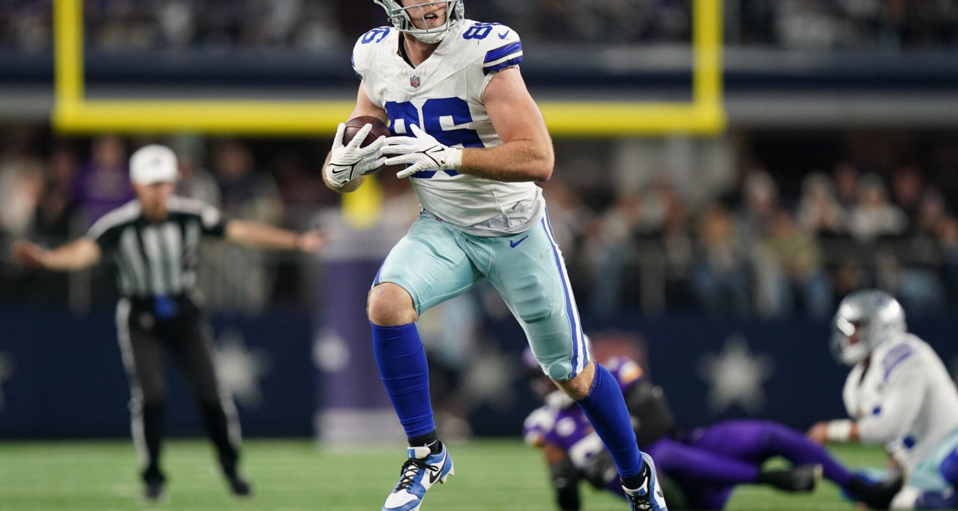 Dec 14, 2025; Arlington, Texas, USA; Dallas Cowboys tight end Luke Schoonmaker (86) runs after a catch during the second half against the Minnesota Vikings at AT&T Stadium.