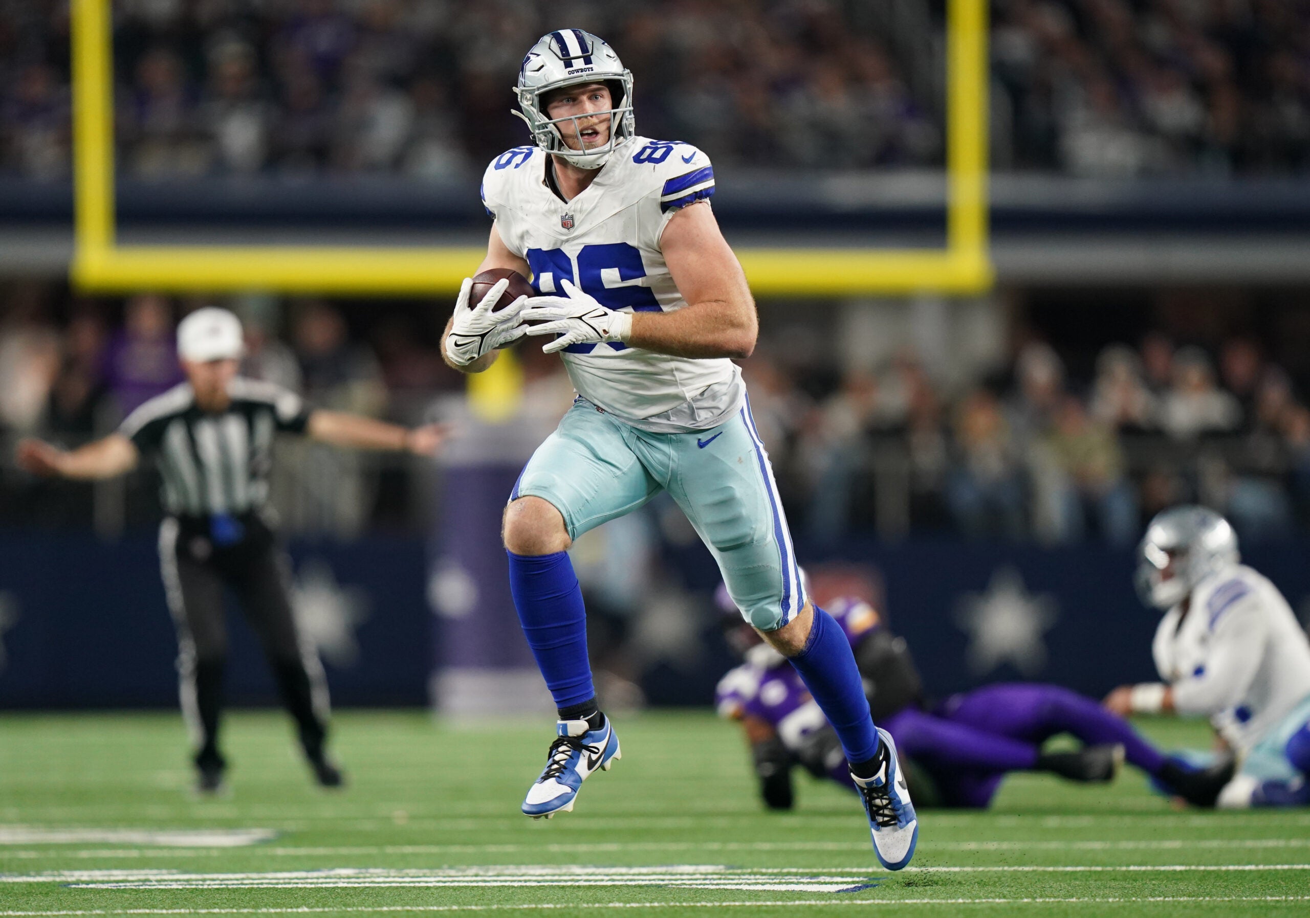 Dec 14, 2025; Arlington, Texas, USA; Dallas Cowboys tight end Luke Schoonmaker (86) runs after a catch during the second half against the Minnesota Vikings at AT&T Stadium.