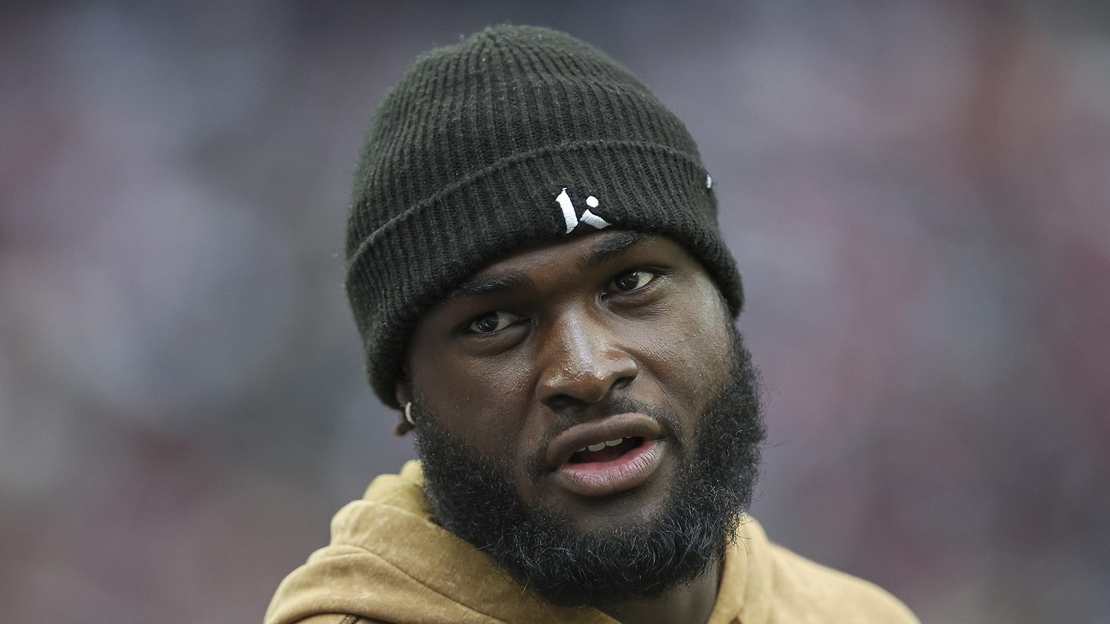 Will Anderson Jr. wearing a beanie