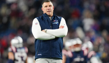 Albert Breer thinks Chargers could go after Mike Vrabel in their schedule release video