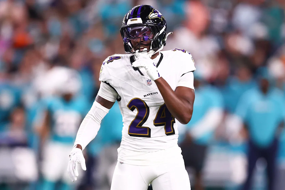 Ravens safety Malaki Starks threw out first pitch at an Orioles game