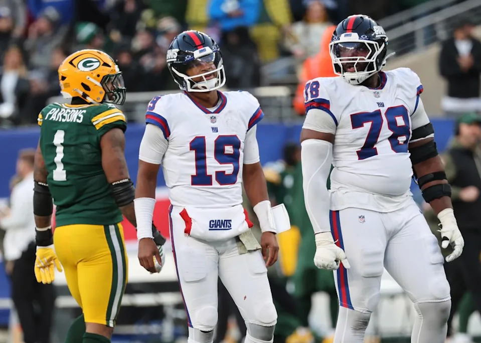 New York Giants quarterback <a class="link " href="https://sports.yahoo.com/nfl/players/28389/" data-i13n="sec:content-canvas;subsec:anchor_text;elm:context_link" data-ylk="slk:Jameis Winston;sec:content-canvas;subsec:anchor_text;elm:context_link;itc:0" data-yga="{"yLinkElement":"context_link","yModuleName":"content-canvas","yLinkText":"Jameis Winston","ySubModuleName":"anchor_text","yHasCommerce":false}">Jameis Winston</a> (19), and New York Giants offensive tackle Andrew Thomas (78), react after Winston threw an interception in the end zone in the 4th quarter. Charles Wenzelberg / New York Post