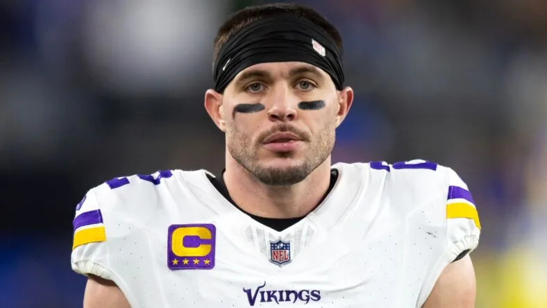 Harrison Smith lines up on defense during the Vikings' playoff game against the Los Angeles Rams. Vikings reunions
