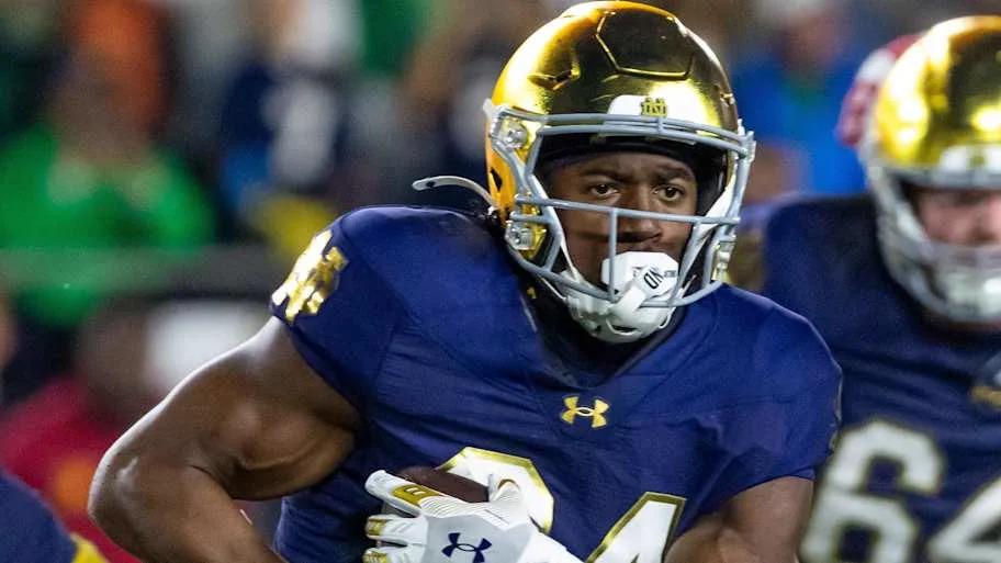 Notre Dame Fighting Irish running back Jadarian Price runs the ball against the USC Trojans.