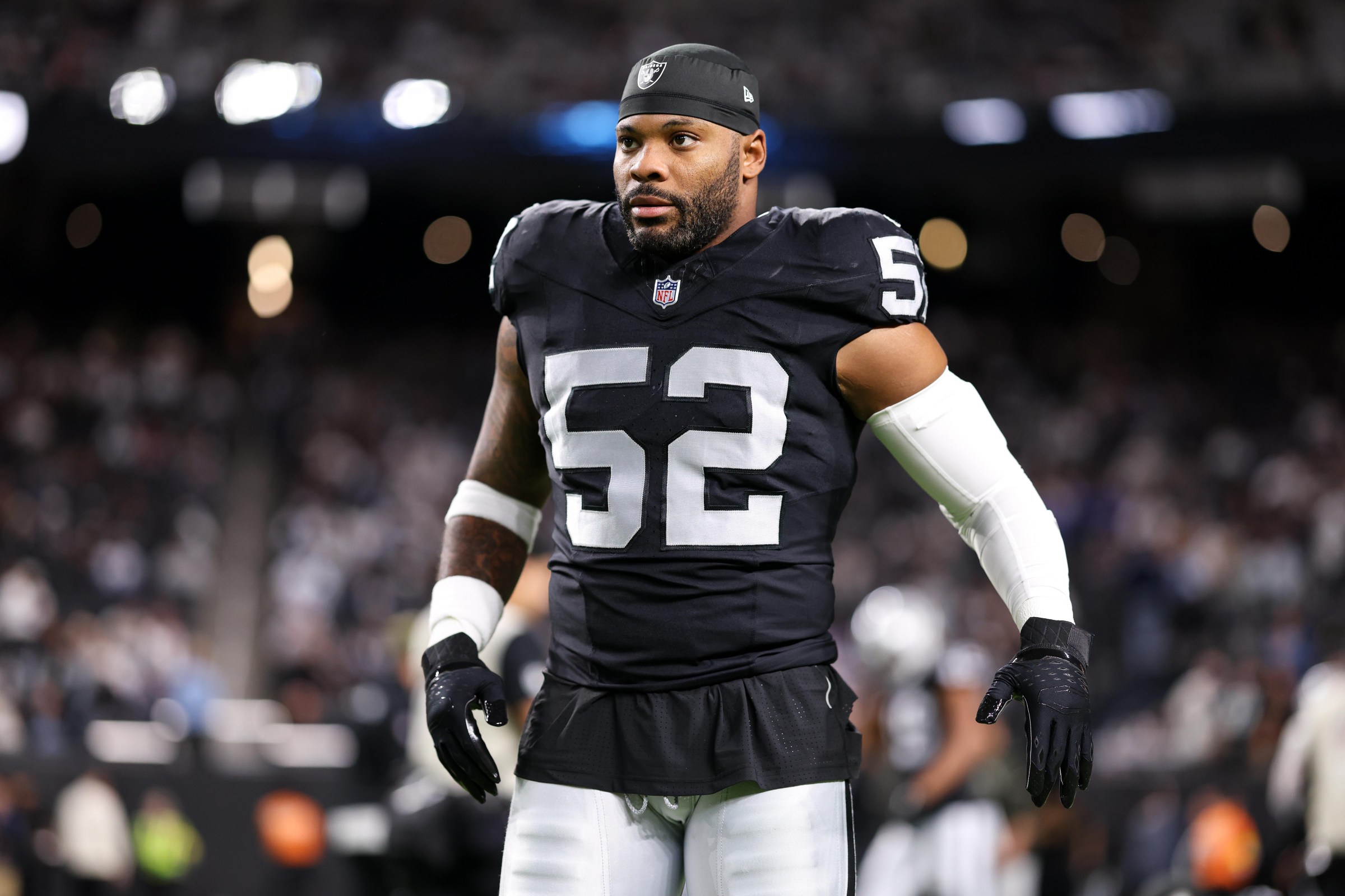 LAS VEGAS, NEVADA - NOVEMBER 17: Elandon Roberts #52 of the Las Vegas Raiders warms up prior to the game against the Dallas Cowboys at Allegiant Stadium on November 17, 2025 in Las Vegas, Nevada. (Photo by Brooke Sutton/Getty Images)