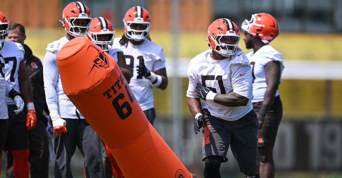 Browns defensive lineman goes down with apparent leg injury in practice