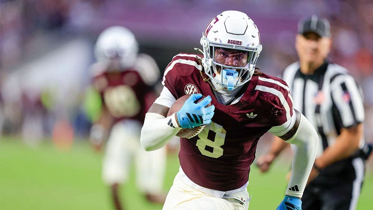 Texas A&M Aggies running back Le'Veon Moss scoring a touchdown at Kyle Stadium