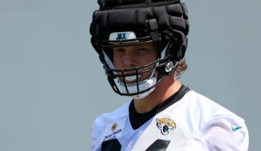 Jacksonville Jaguars tight end Hunter Long (84) gives a thumbs up during an NFL training camp session at the Miller Electric Center, Friday Aug. 15, 2025 in Jacksonville, Fla. [Corey Perrine/Florida Times-Union]