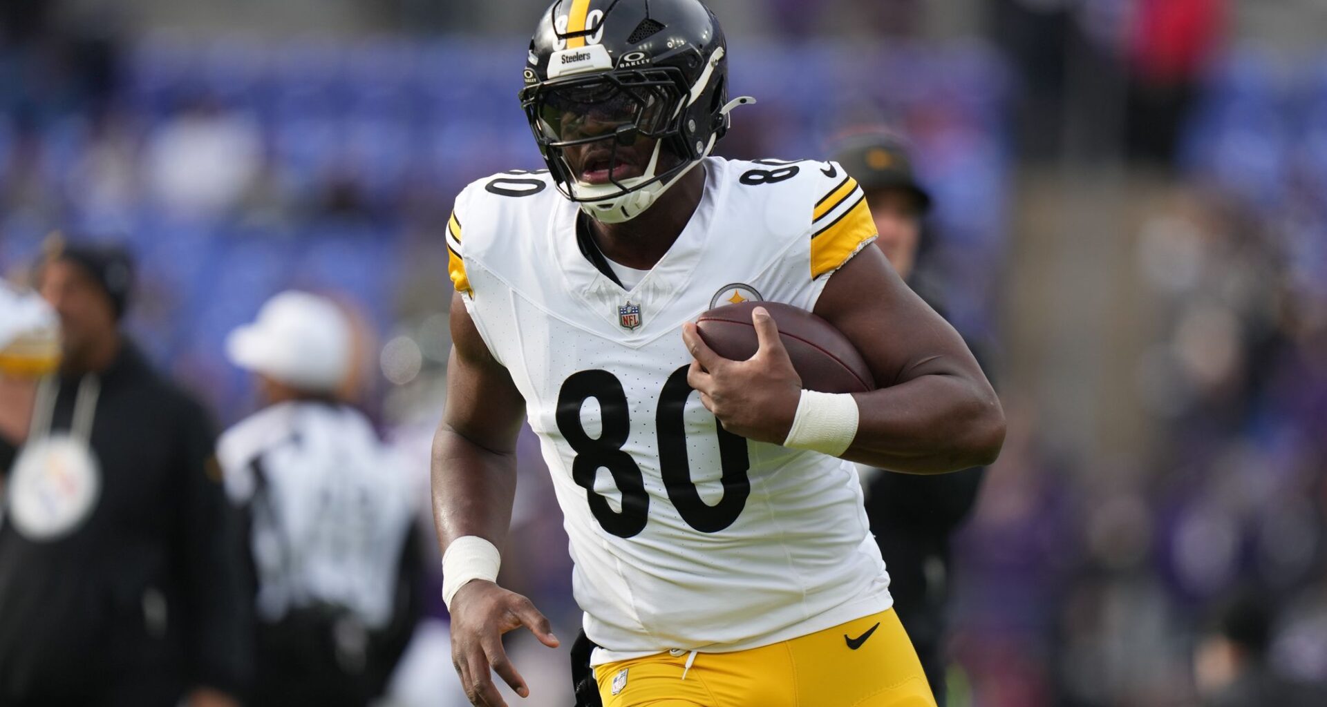 Steelers sign tight end Darnell Washington to a new five-year contract