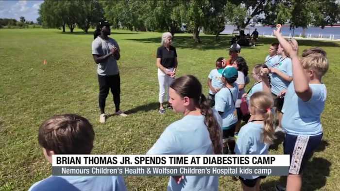 Jaguars wide receiver Brian Thomas Jr. spends morning with children at the Jacksonville DiaBesties Camp