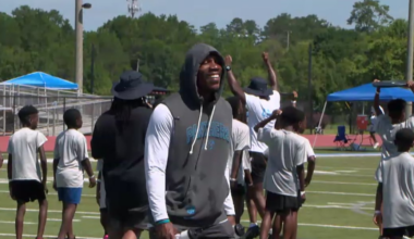 NFL cornerback Mike Jackson hosts free football camp at Spain Park
