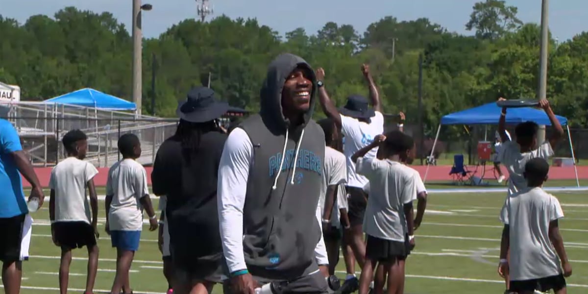 NFL cornerback Mike Jackson hosts free football camp at Spain Park
