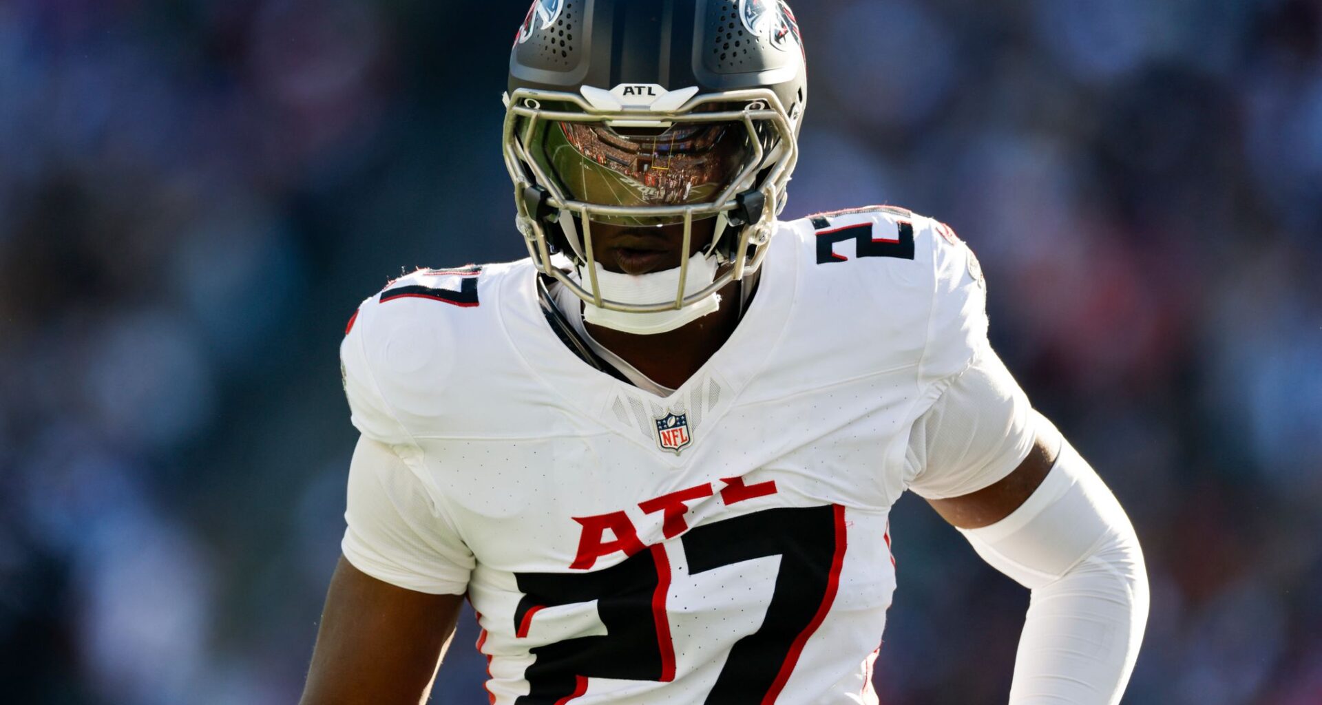 Sacks leader Pearce returns to Falcons for minicamp following a tumultuous offseason