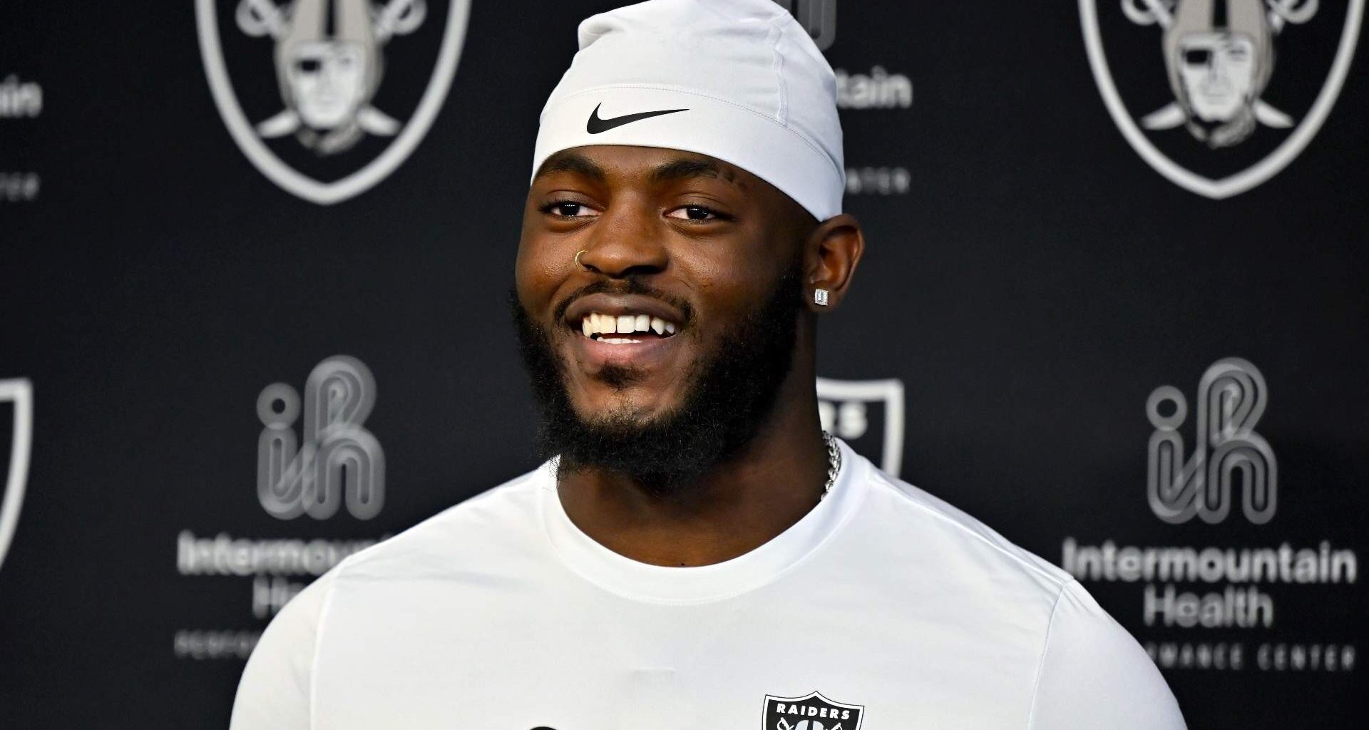 Raiders’ Keyron Crawford Doesn’t Hold Back on Maxx Crosby