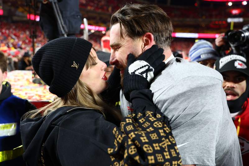 ’This Can’t Be Real’ — NFL World Reacts To Rumors Of Taylor Swift Marrying Travis Kelce At Madison Square Garden