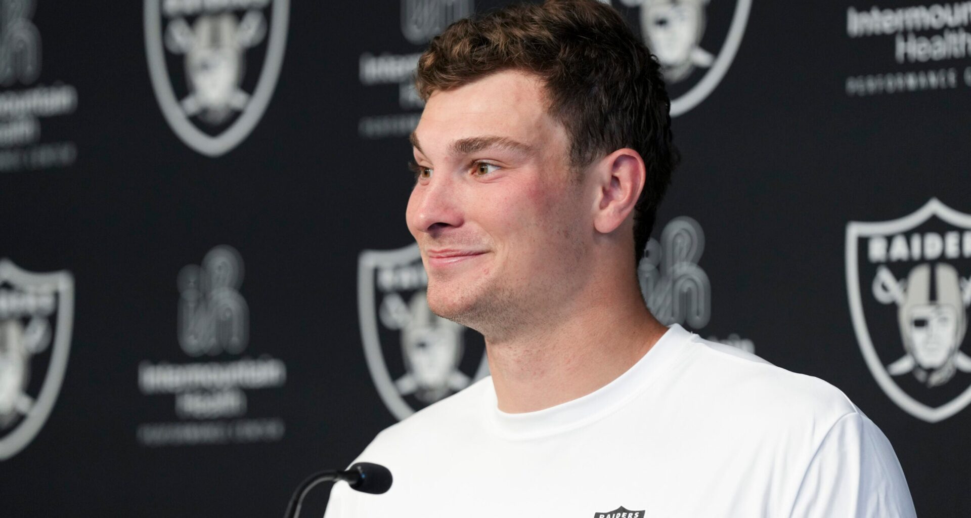 Las Vegas Raiders quarterback Fernando Mendoza