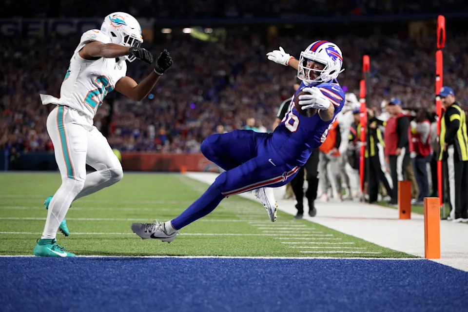Dalton Kincaid #86 of the Buffalo Bills scores a touchdown in the first quarter of the game against the Miami Dolphins at Highmark Stadium on September 18, 2025 in Orchard Park, New York.