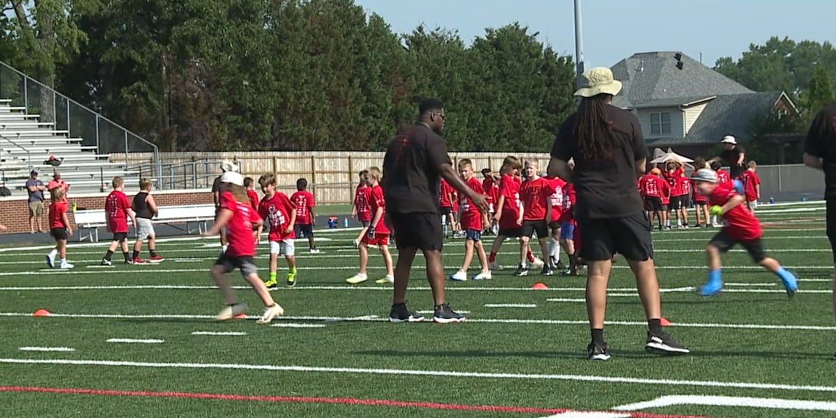 Kansas City Chiefs right guard, Jackson native brings annual football camp to University School of Jackson