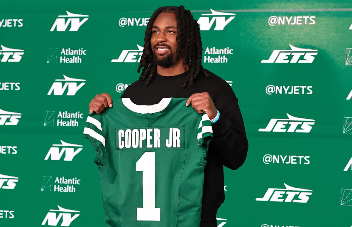 Omar Cooper signs his rookie contract