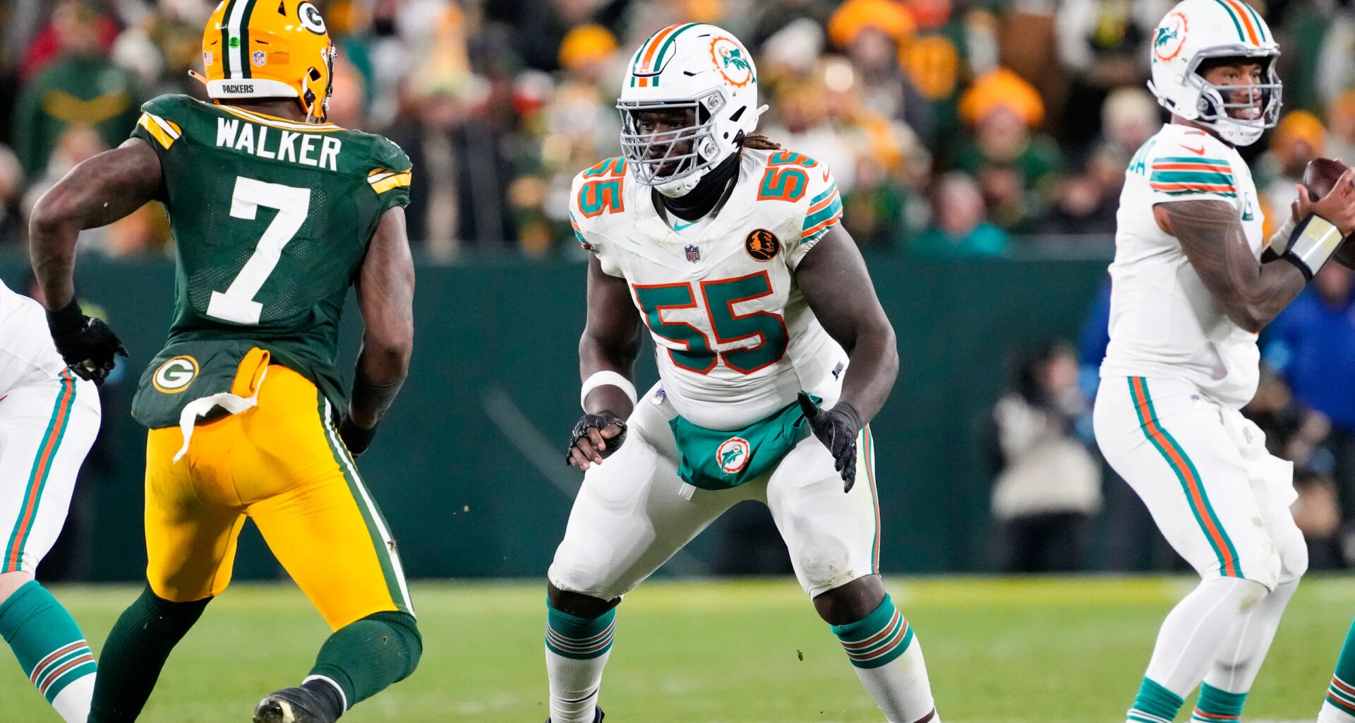 Dolphins sign Aaron Brewer to massive multi-year extension