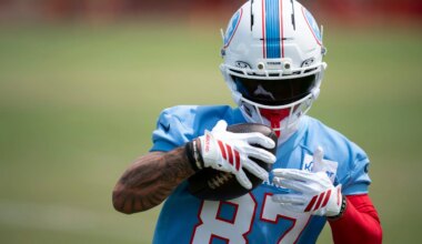 Tennessee Titans' Xavier Restrepo opens some eyes during OTAs
