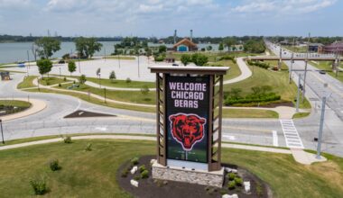 Some south suburban officials say Bears should stay in state