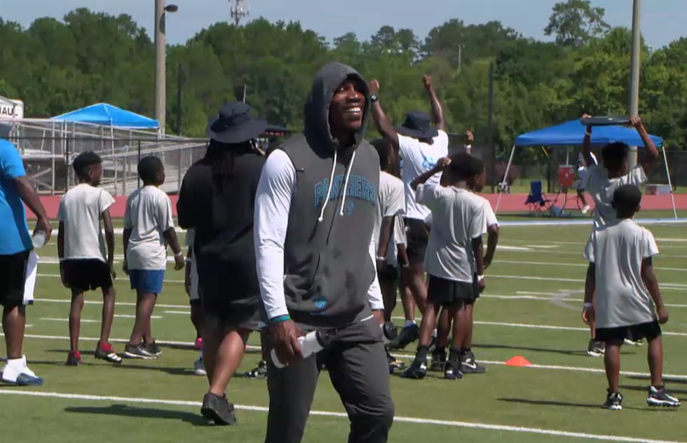 NFL cornerback Mike Jackson hosts free football camp at Spain Park