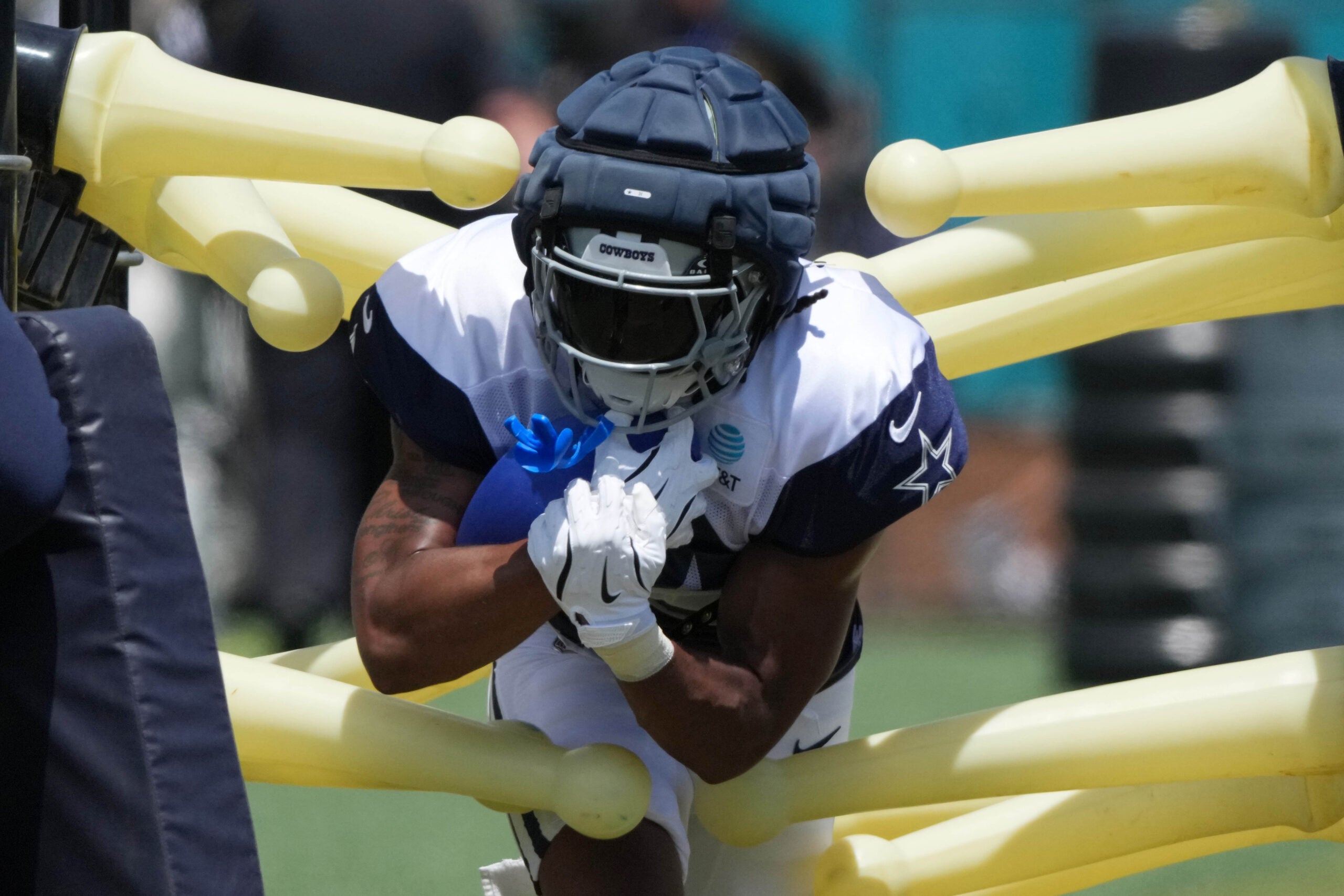 Jul 27, 2025; Oxnard, CA, USA; Dallas Cowboys running back Jaydon Blue (34) carries the ball at training camp at the River Ridge Fields.