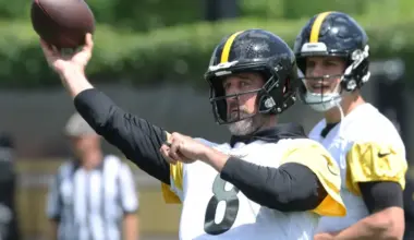 Packers, Vikings predicted to battle for Aaron Rodgers in shocking pre-retirement QB twist image