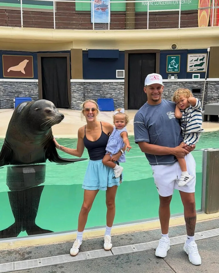 Brittany, Golden, Patrick and bronze Mahomes at the zooCredit: Brittany Mahomes/Instagram