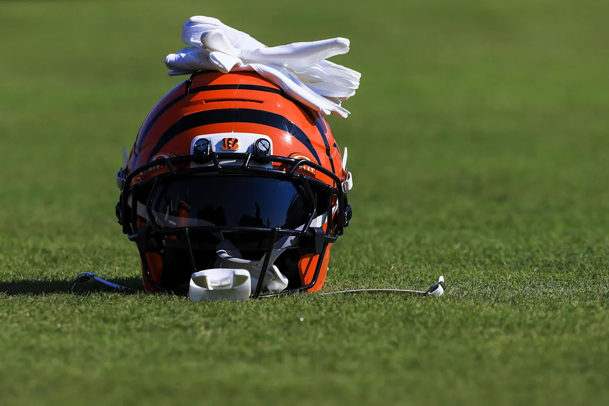 Bengals News (6/6): Players and Coaches Build Playground for kids in Westwood
