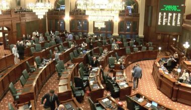 Illinois Senate passes last-minute bill to keep Bears in Illinois, but House adjourns with no vote