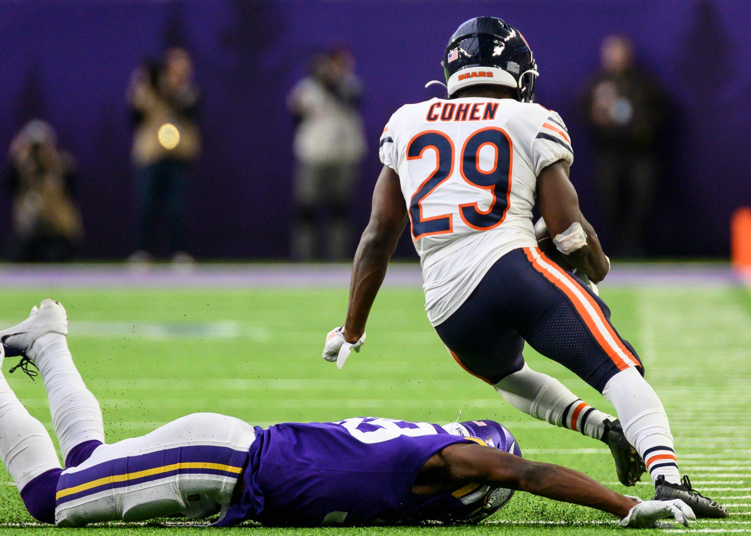 MINNEAPOLIS, MN - DECEMBER 29: Tarik Cohen #29 of the Chicago Bears runs with the ball in the third quarter of the game against the Minnesota Vikings at U.S. Bank Stadium on December 29, 2019 in Minneapolis, Minnesota. (Photo by Stephen Maturen/Getty Images)