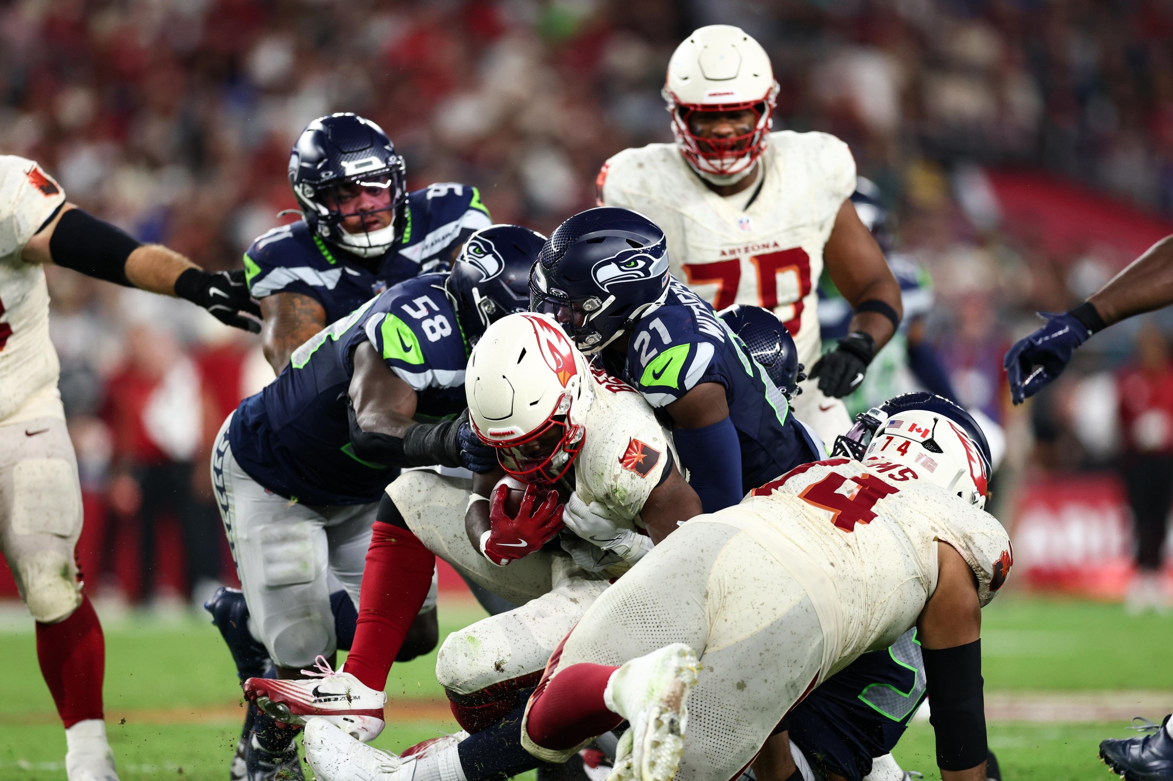 CB Devon Witherspoon #21 of the Seattle Seahawks tackles Trey Benson #33 (Photo by Kevin Sabitus/Getty Images)