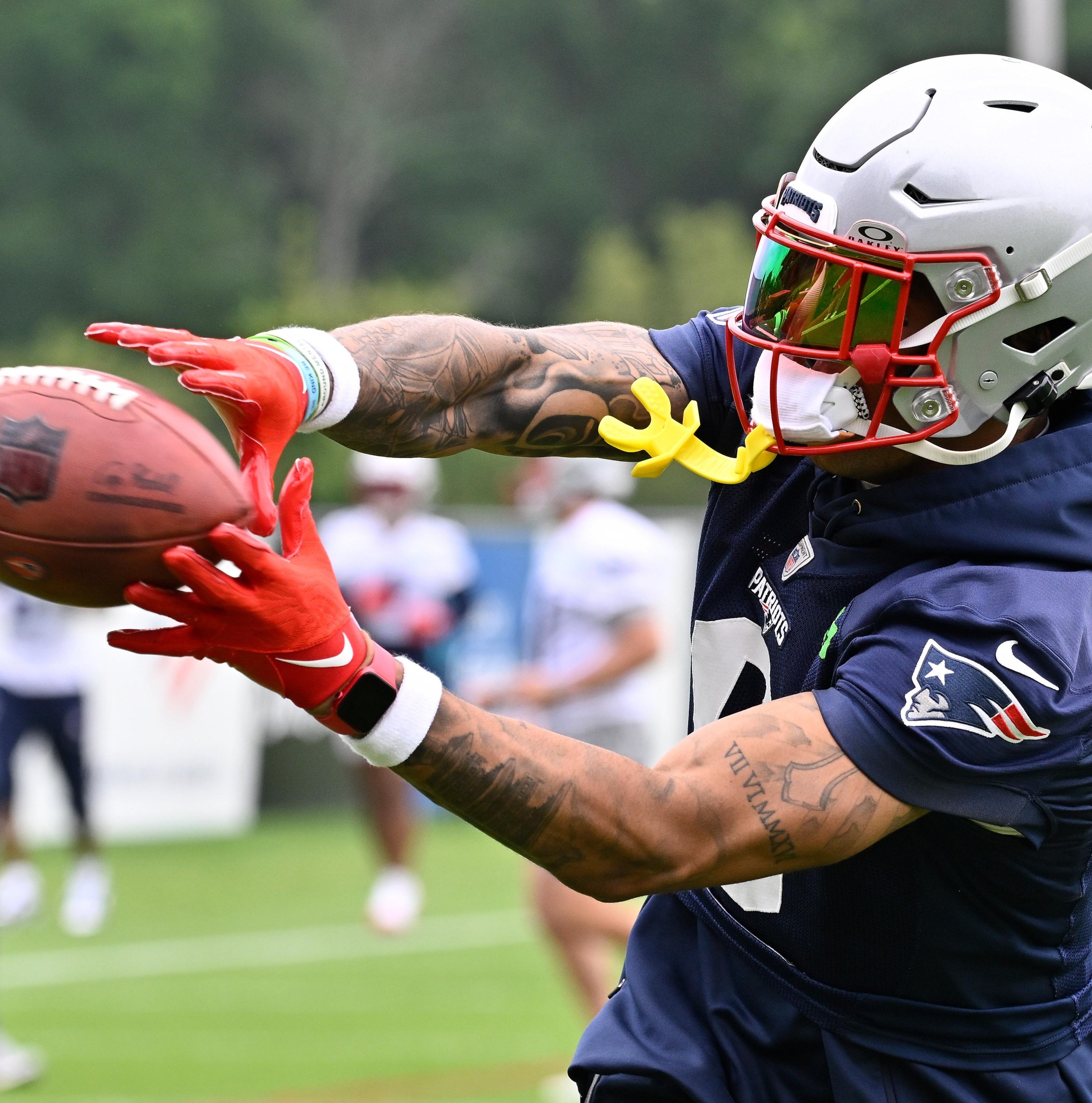 Patriots links 6/01/26: Let’s make a deal - All eyes on Gonzalez, Brown