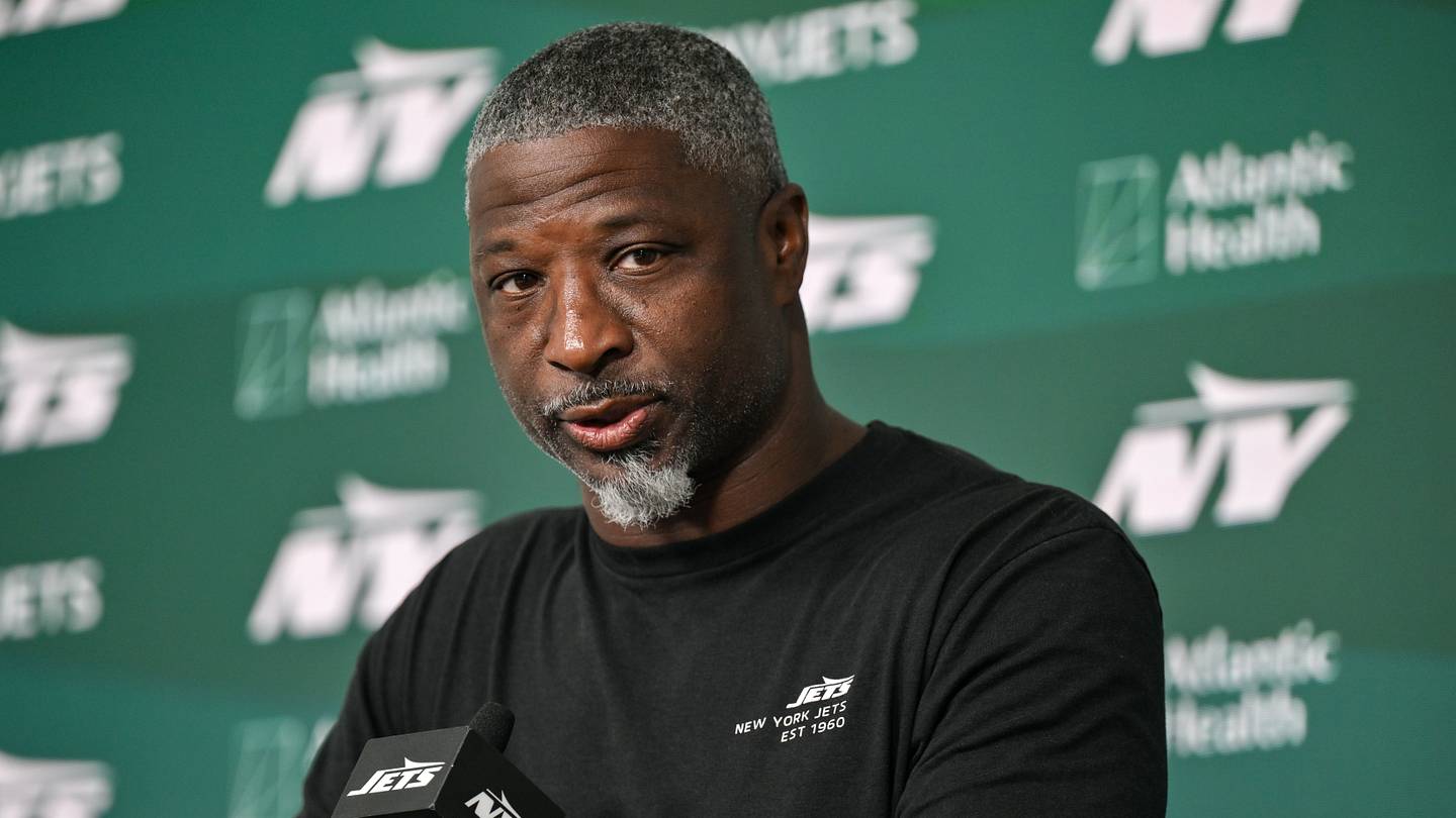 New York Jets head coach Aaron Glenn