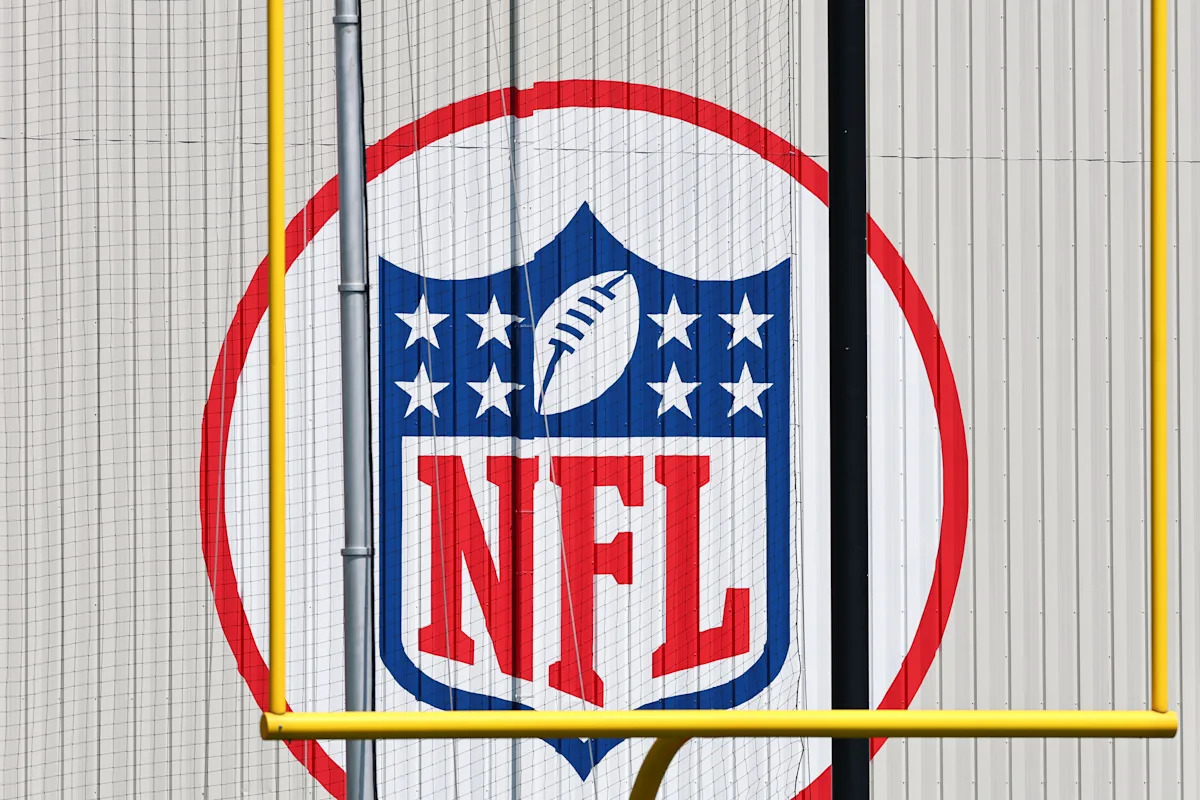 NFL news, live updates: Dolphins extend All-Pro LB Jordyn Brooks; Rookies report for training camp as offseason activities ramp up