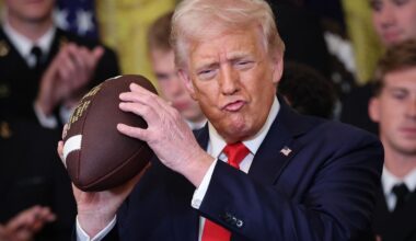Trump’s Midterm Convention May Compete With NFL Kickoff