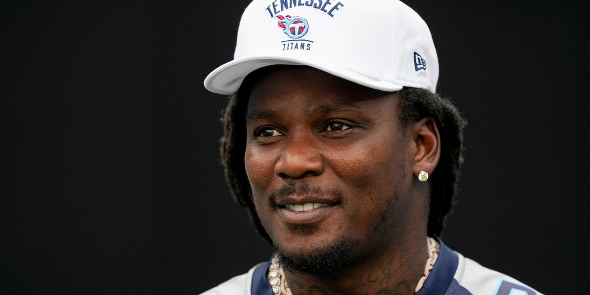 Former Titans players participate in ALS ice bucket challenge to show support for Chris Johnson