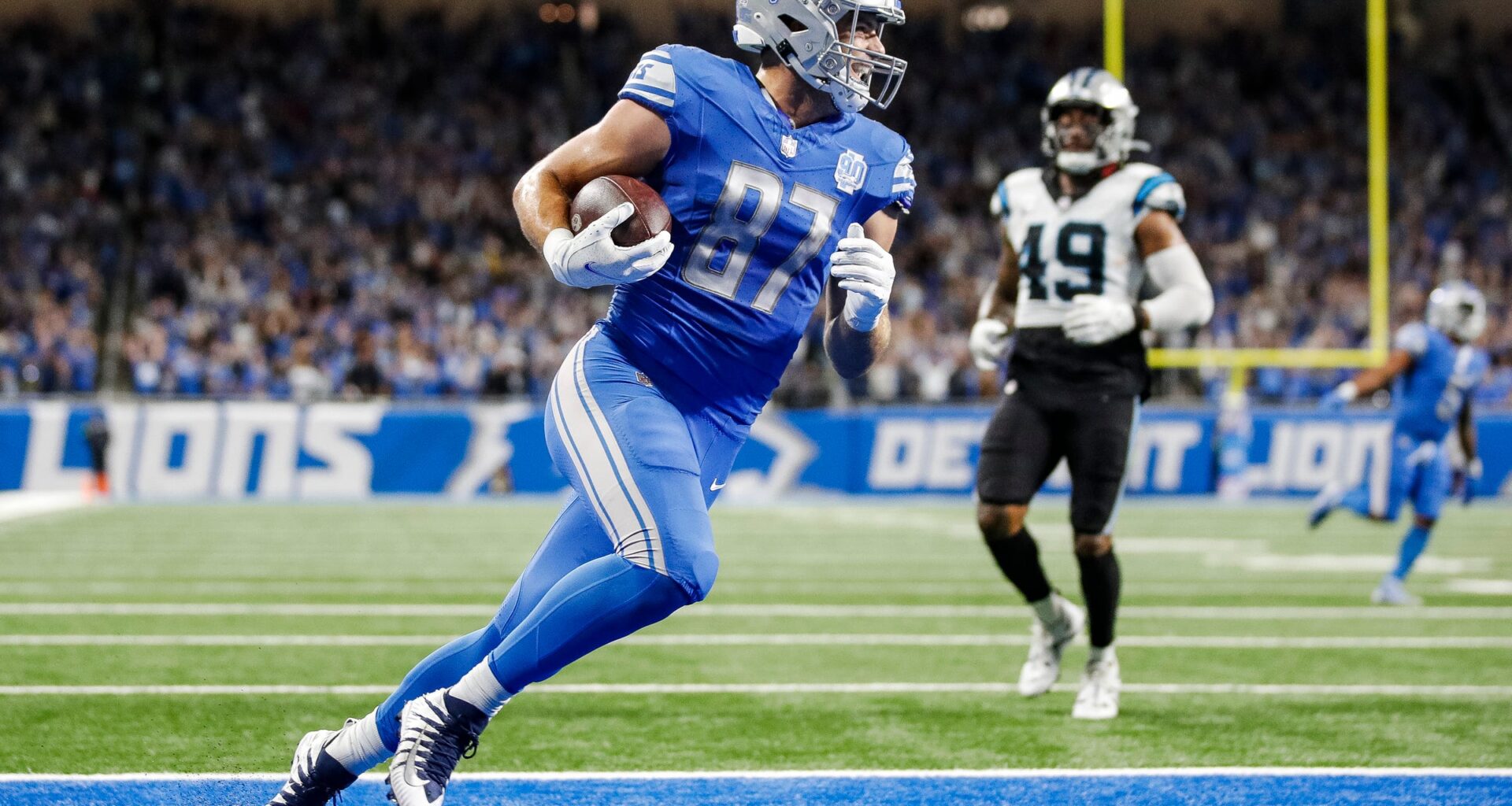 Lions tight end Sam LaPorta makes a catch for a touchdown against the Panthers during the first half on Sunday, Oct. 8, 2023, at Ford Field.