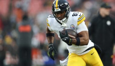 Dec 28, 2025; Cleveland, Ohio, USA; Pittsburgh Steelers tight end Jonnu Smith (81) warms up before the game against the Cleveland Browns at Huntington Bank Field.