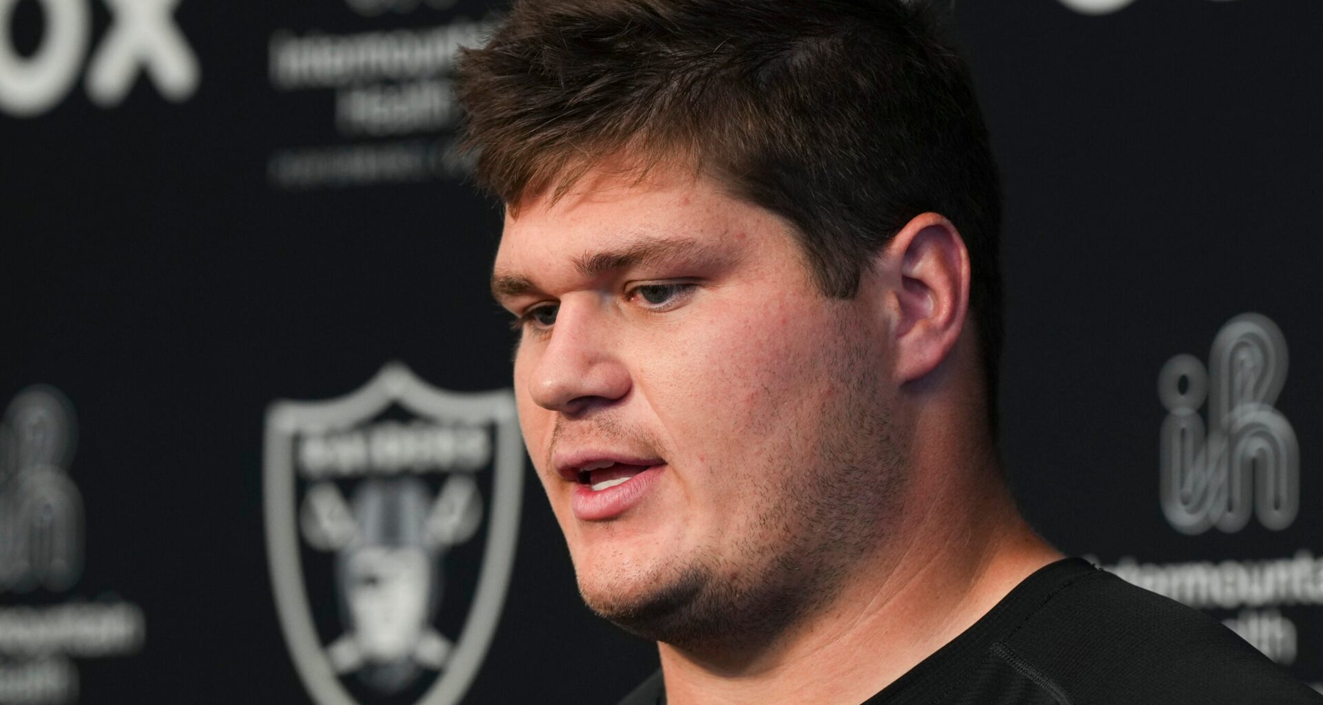 Las Vegas Raiders center Tyler Linderbaum