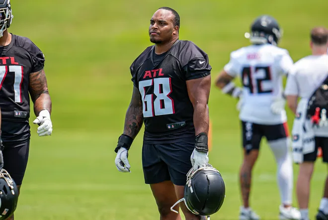 OL Kyle Hinton (68)