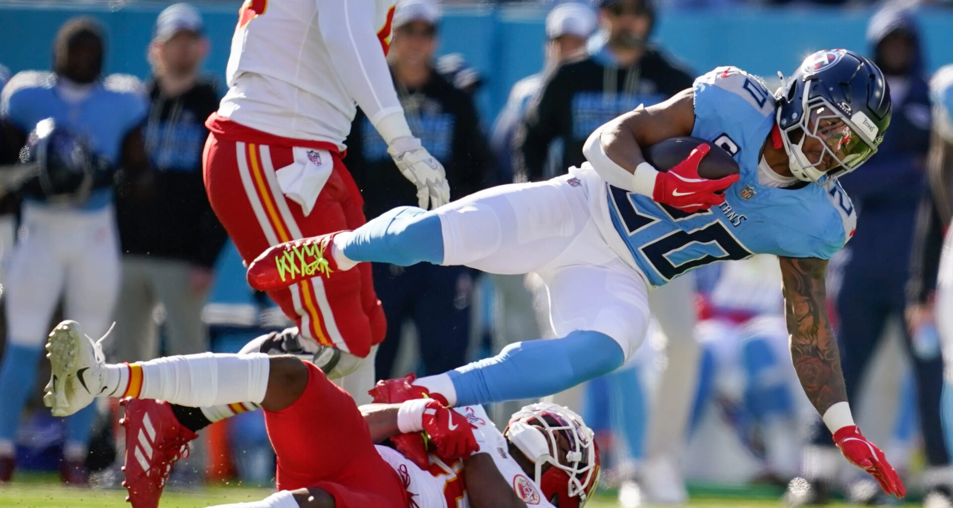 How Titans' Tony Pollard compares to other starting running backs?