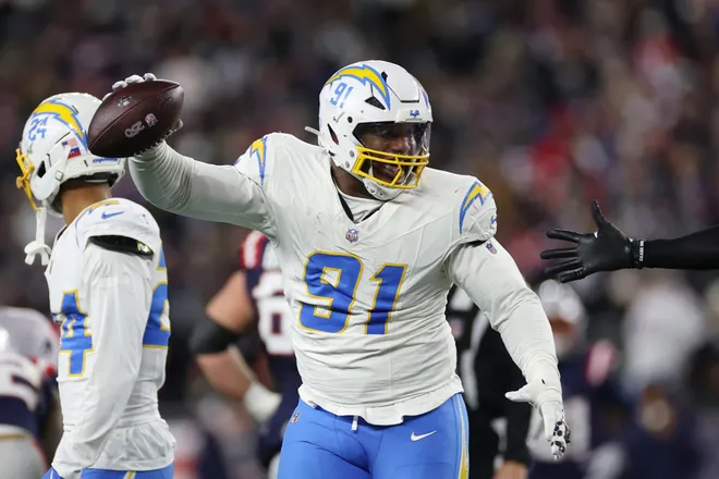 DL Da'Shawn Hand (90)