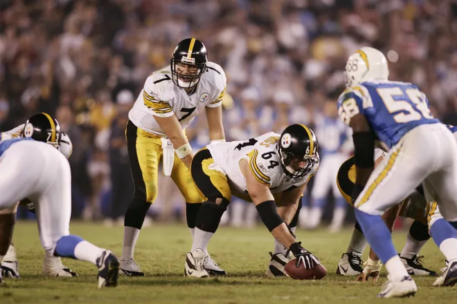 SAN DIEGO - OCTOBER 10:  Quarterback Ben Roethlisberger #7 of the Pittsburgh Steelers stands under center Jeff Hartings #64 against the San Diego Chargers at Qualcomm Stadium on October 10, 2005 in San Diego, California. The Steelers defeated the Chargers 24-22.  (Photo by Donald Miralle/Getty Images)
