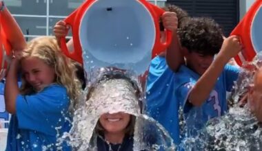 Titans ownership, coaches participate in Ice Bucket Challenge after former player reveals ALS diagnosis