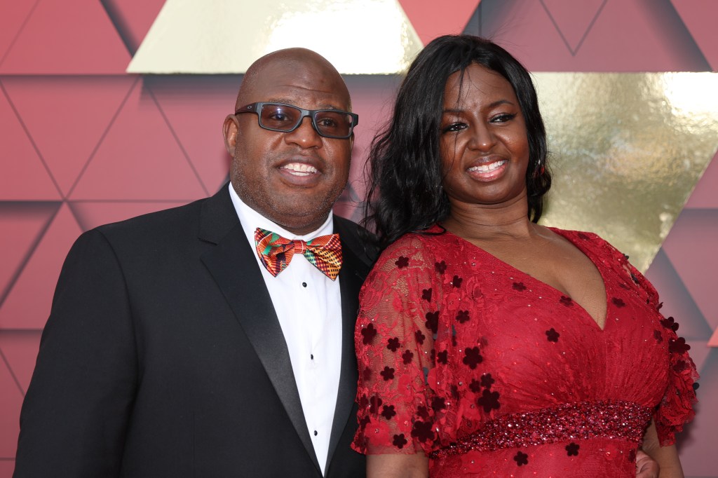 Eric Bieniemy (l.) and wife Mia (r.) in 2023.