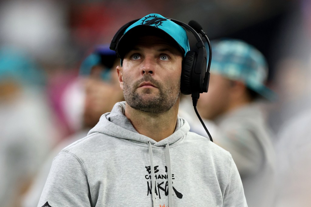 Wes Welker was names Commanders tight end coach.